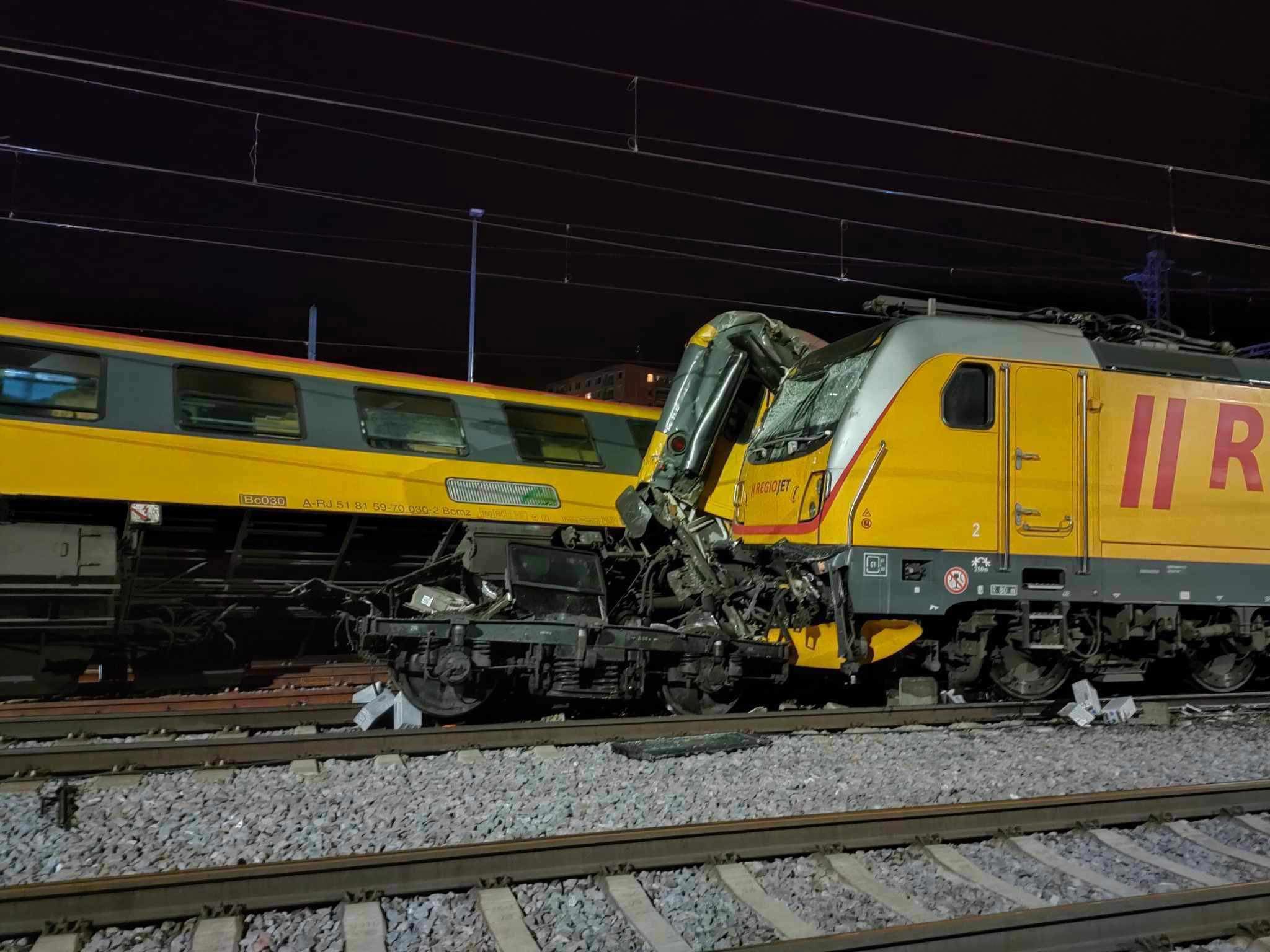 Tragiczny wypadek kolejowy w Pardubicach. Cztery ofiary śmiertelne, dziesiątki rannych