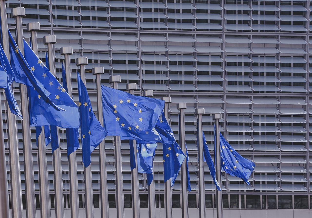 Komisja Europejska zamyka procedurę z art. 7 wobec Polski