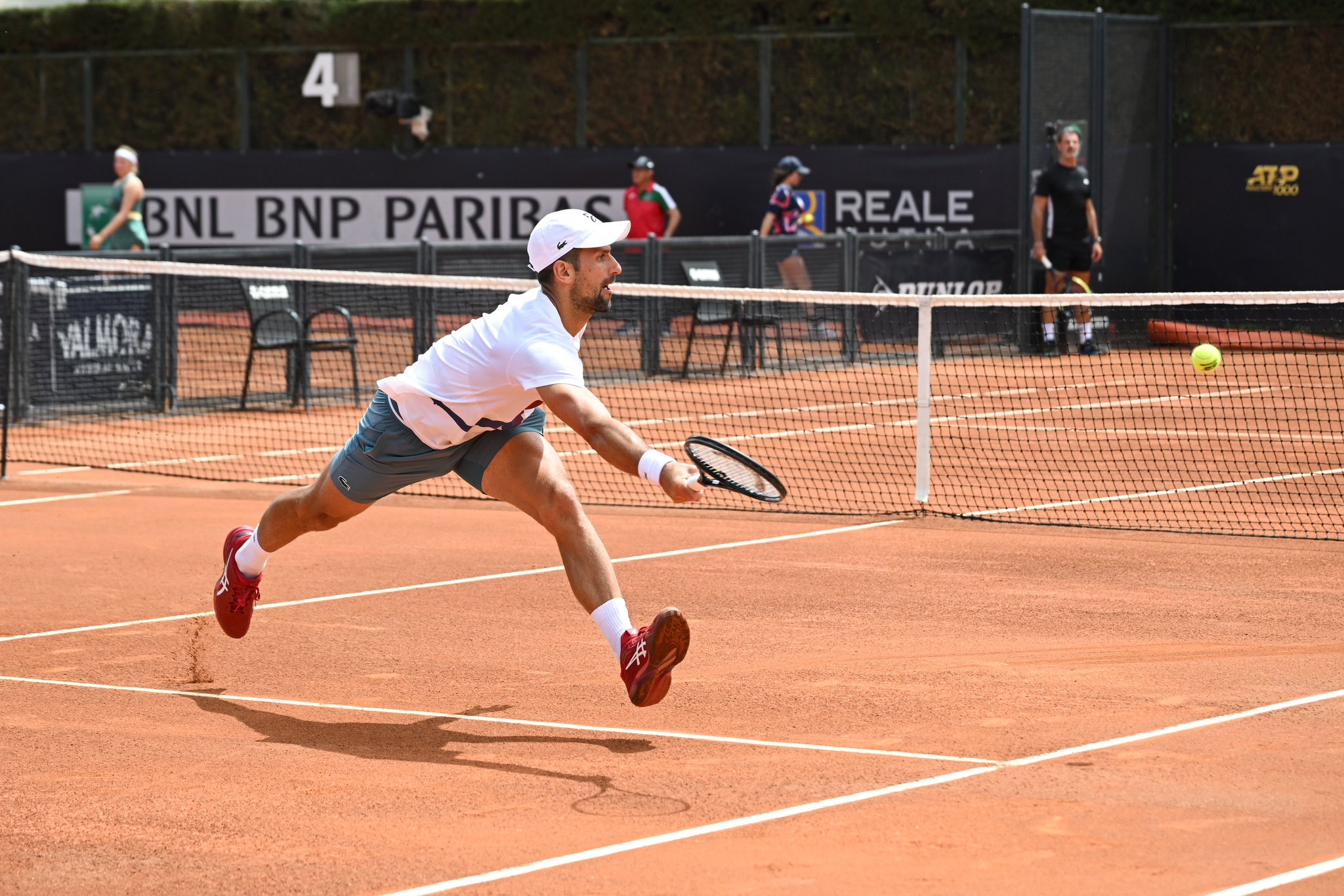 Novak Djokovic kontuzjowany, wycofuje się z French Open