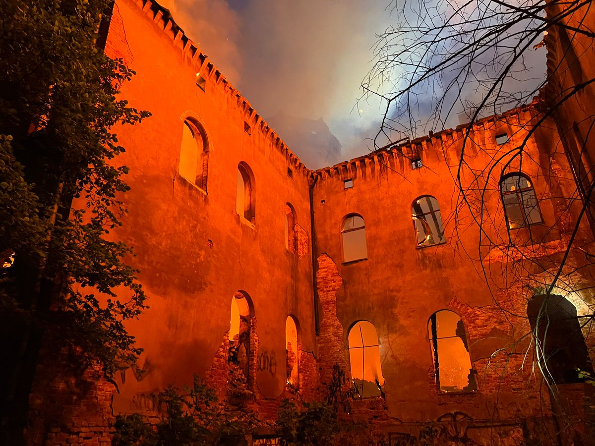 Pożar pałacu Stolbergów we Wrocławiu. XIX-wieczny zabytek zniszczony