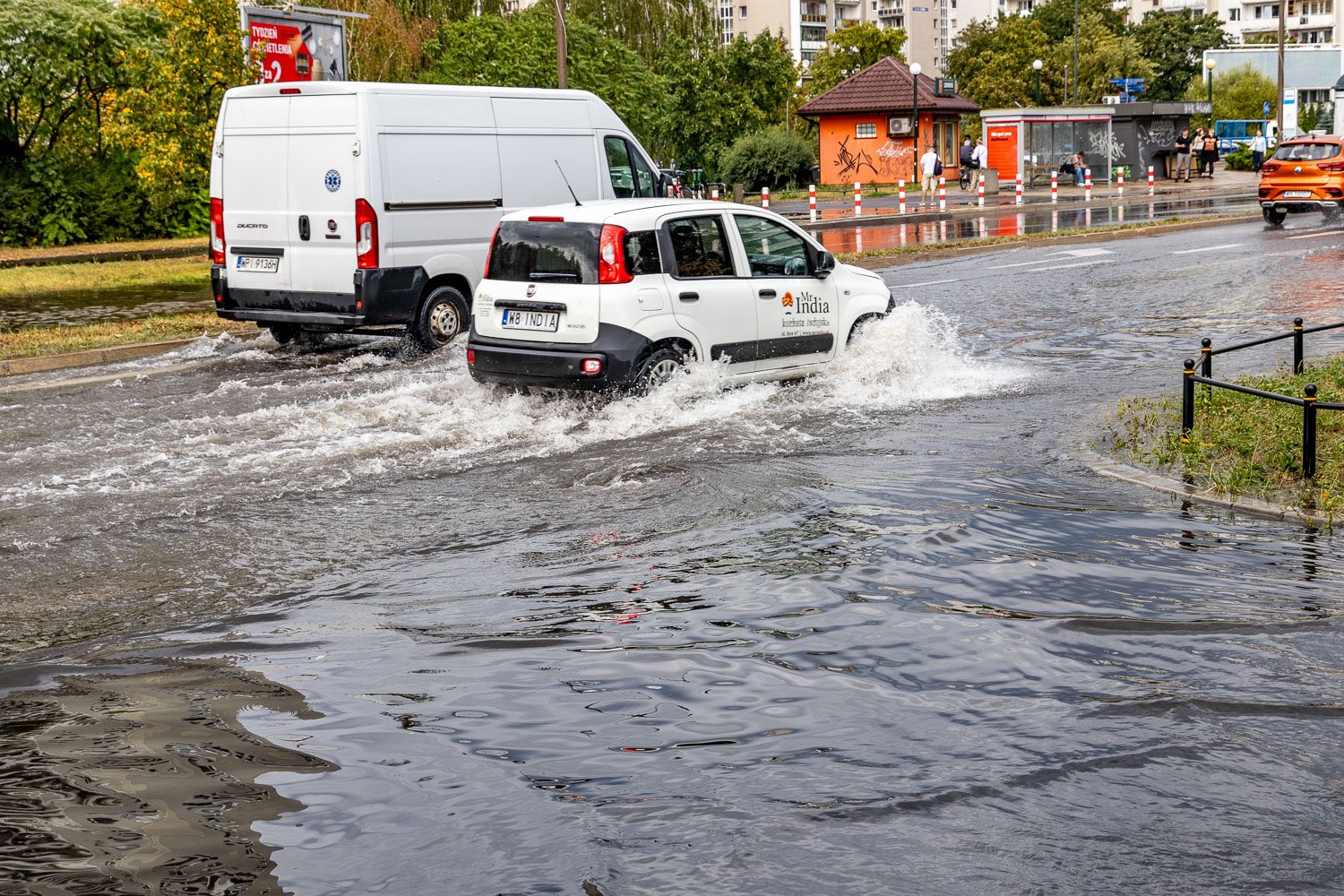 Warszawa i okolice sparaliżowane po gwałtownej nawałnicy