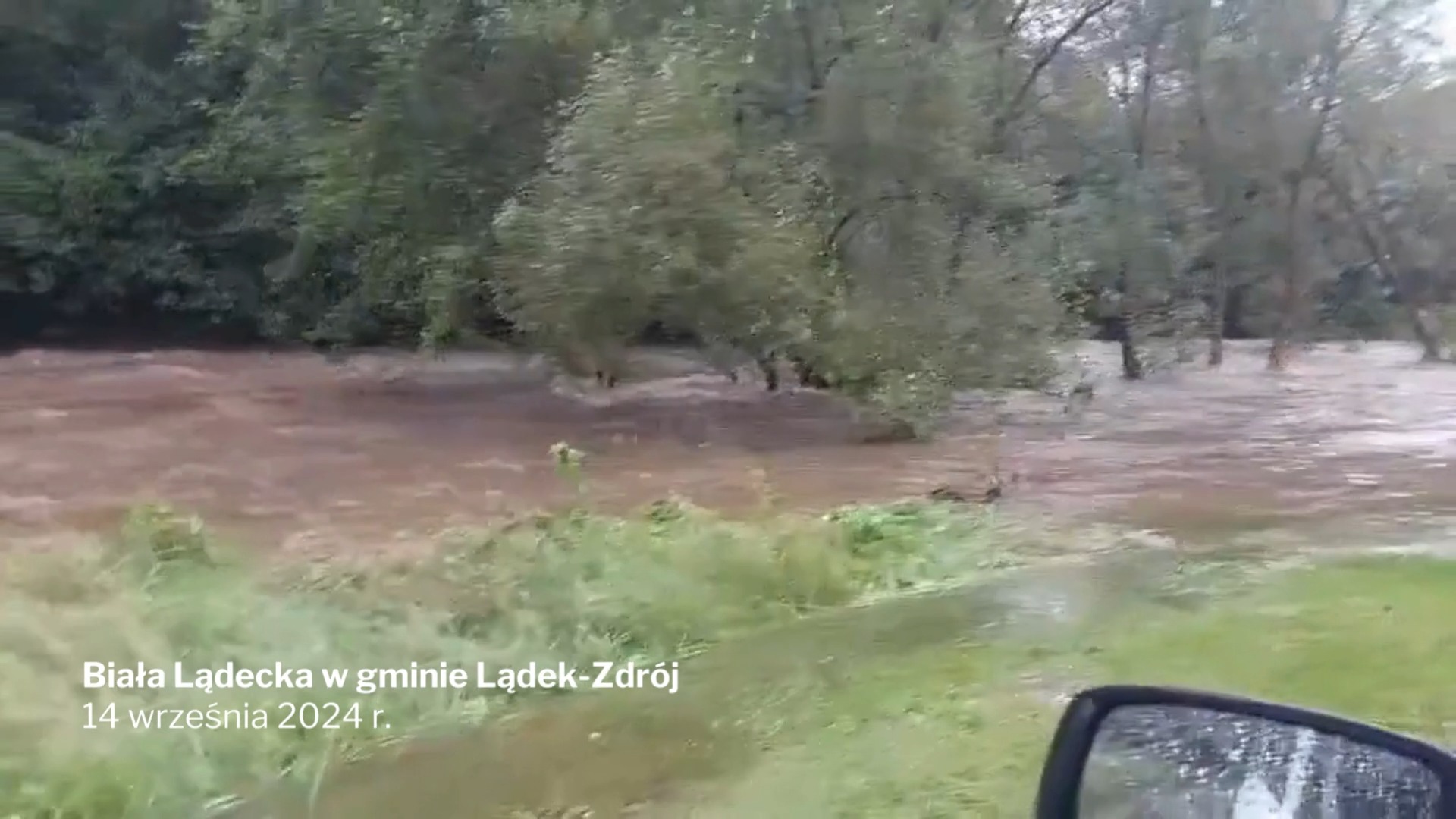 Stan alarmowy na Białej Lądeckiej. Trwa ewakuacja mieszkańców