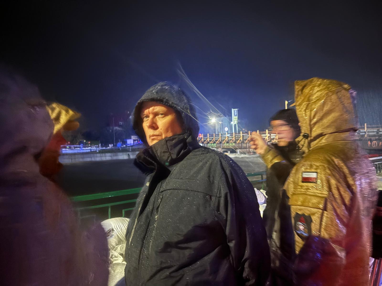 Poważna sytuacja powodziowa na Opolszczyźnie. Trwają ewakuacje, Siemoniak: "Sytuacja jest bardzo zła".