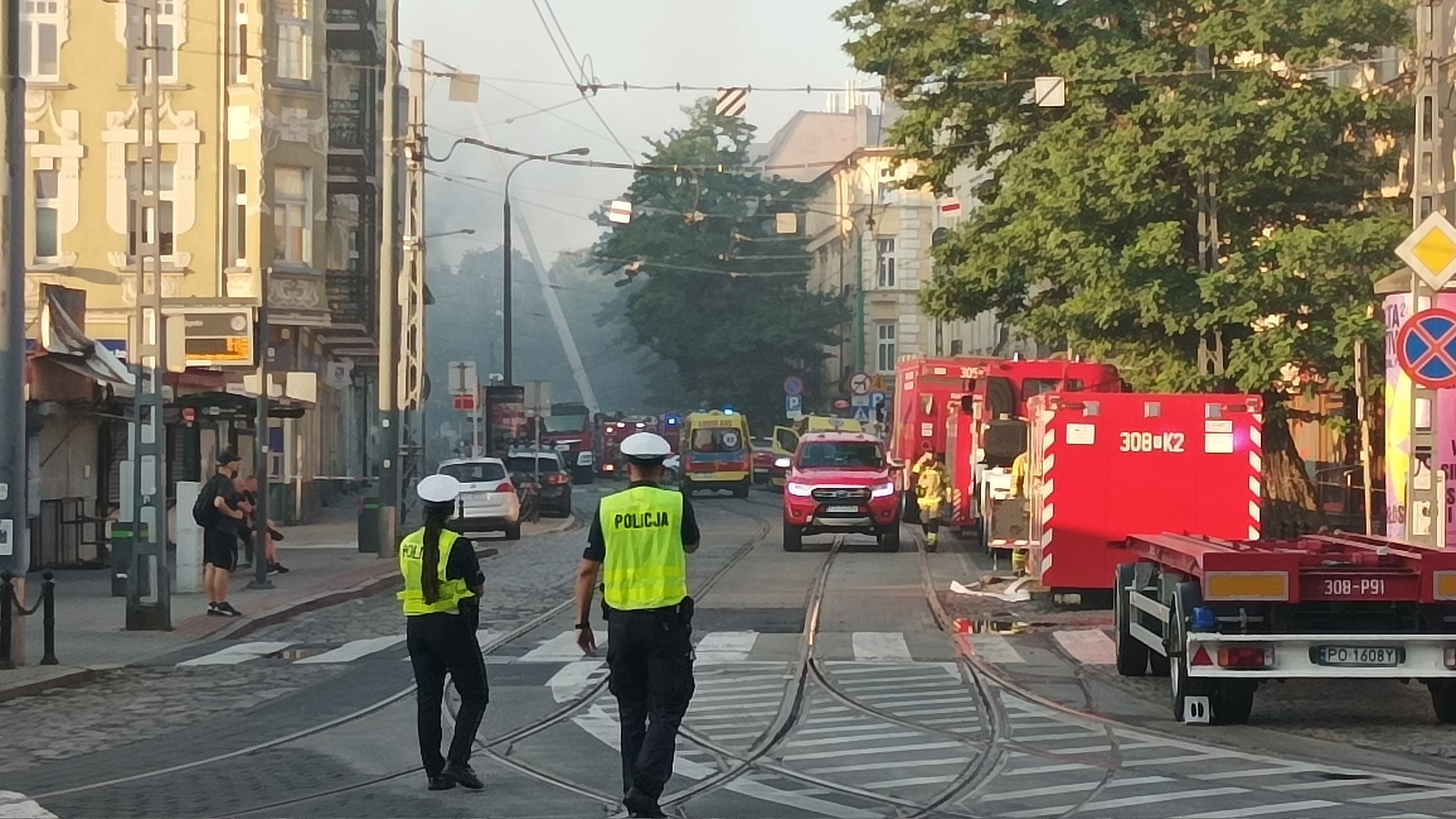 Tragedia w Poznaniu. Dwóch strażaków zginęło w pożarze kamienicy